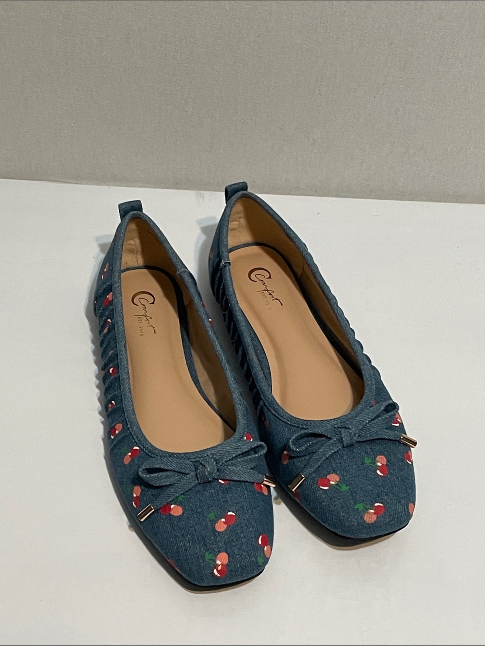 Comfort EST 1946 Denim Blue Cherry Print Ballet Flats. Size 10M